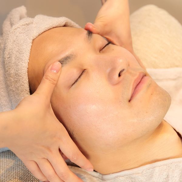 表参道のアイブロウンはメンズ専門のトータルビューティーサロンです