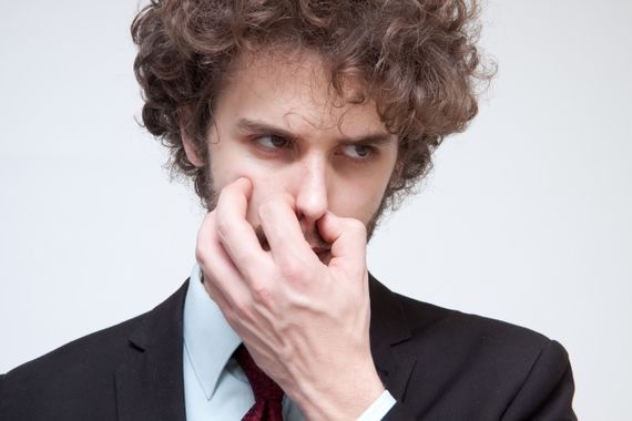 男性の皆さま、鼻毛のケアはどうしていますか？